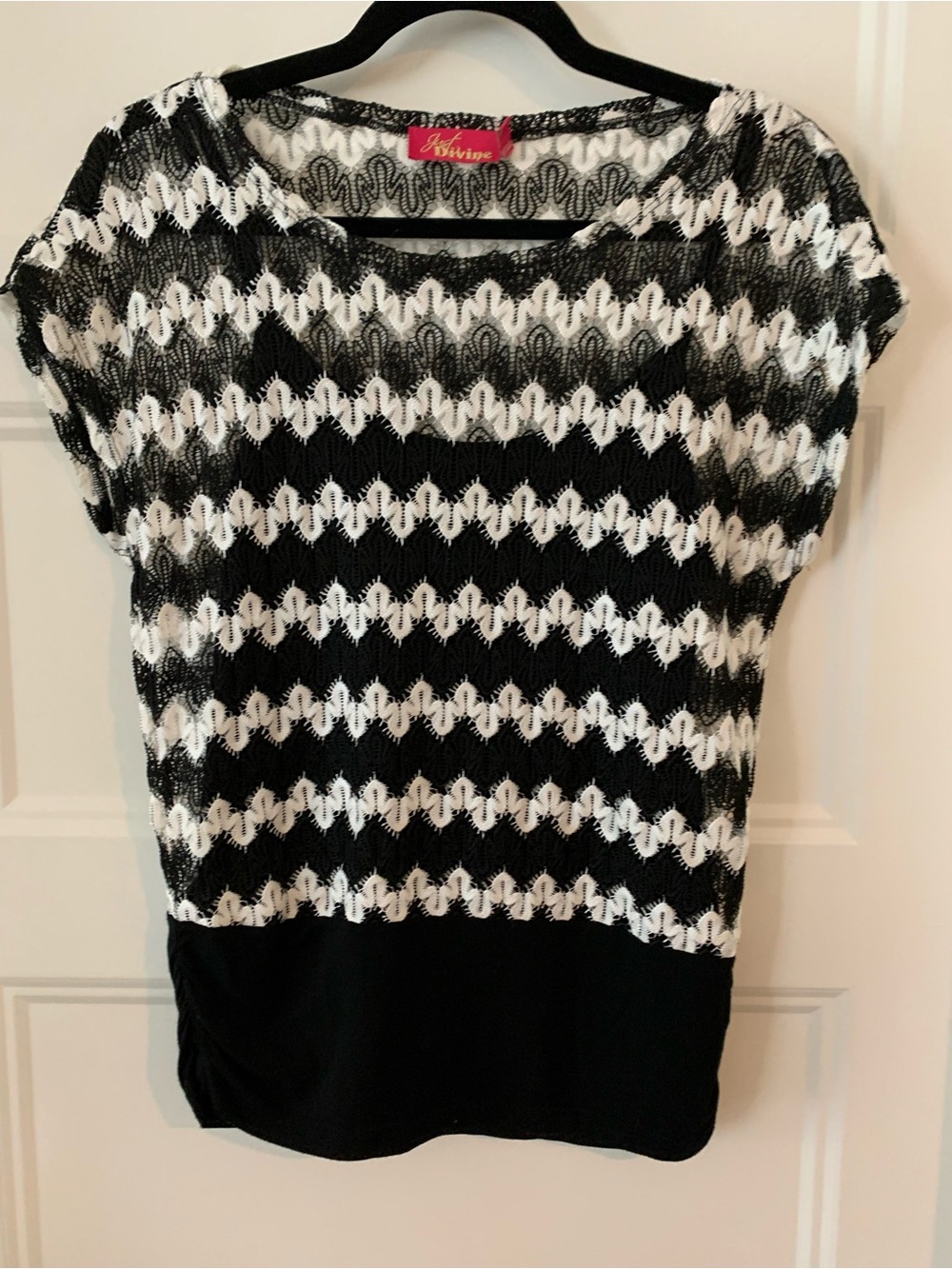 JUST DIVINE,Women's black  & White Crochet Knit Top with camisole under